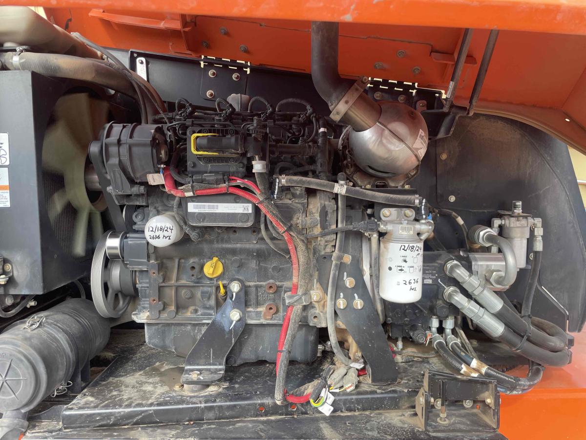 2017 JLG 660SJ