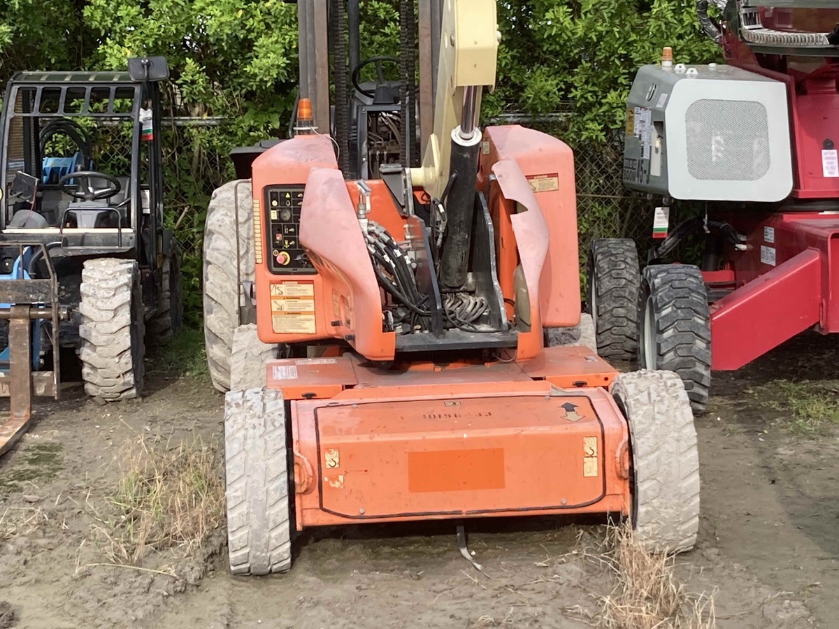2016 JLG E450AJ-5