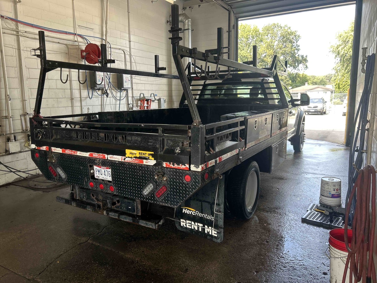 2021 Ford F550-3