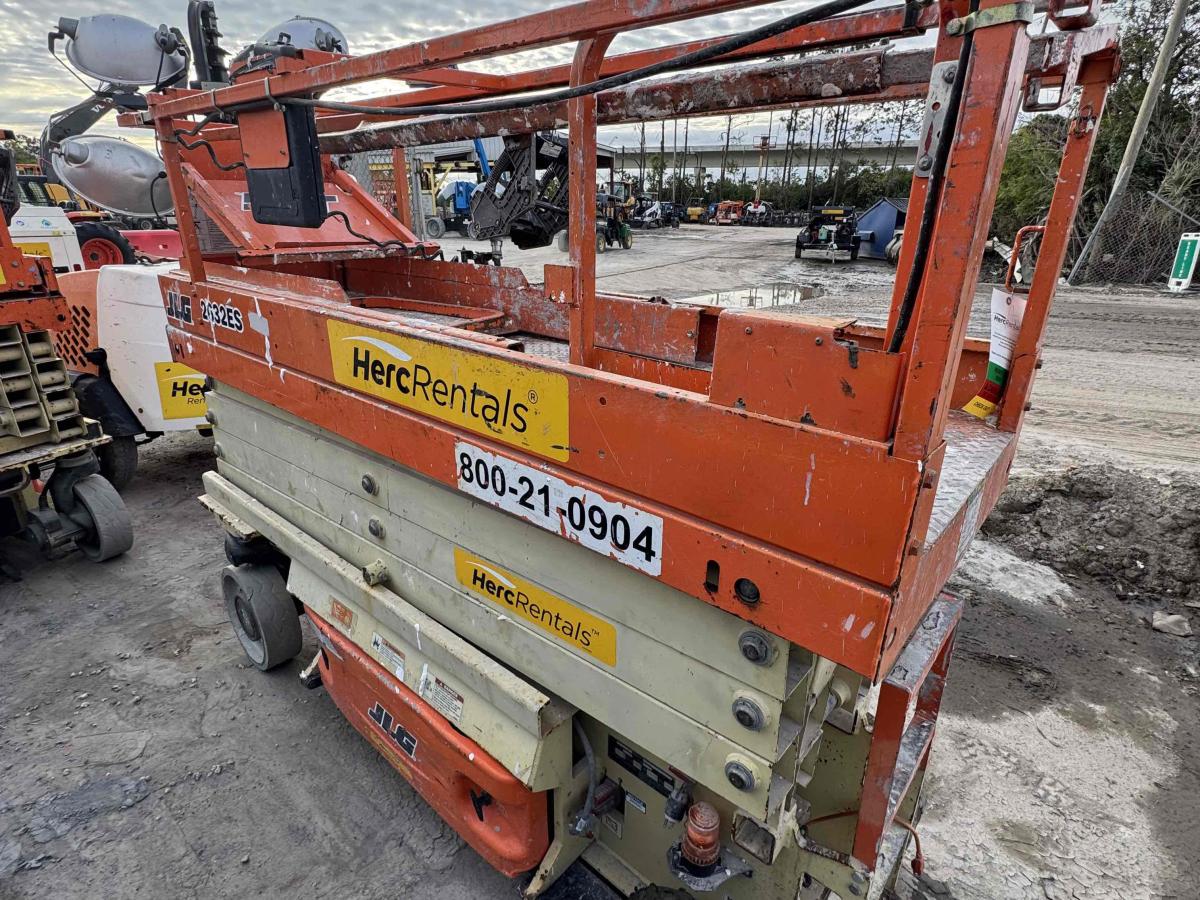 2018 JLG 2632ES