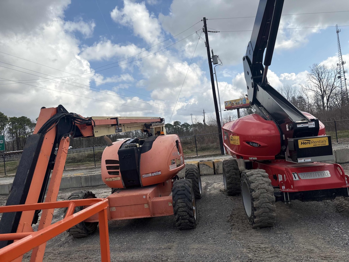 2017 JLG 600AJ-2