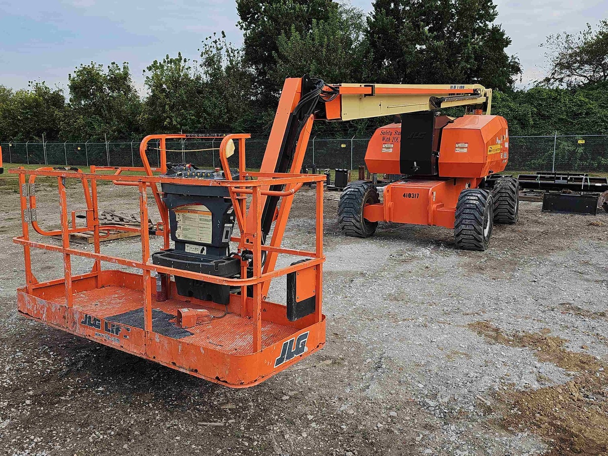2011 JLG 800AJ-9