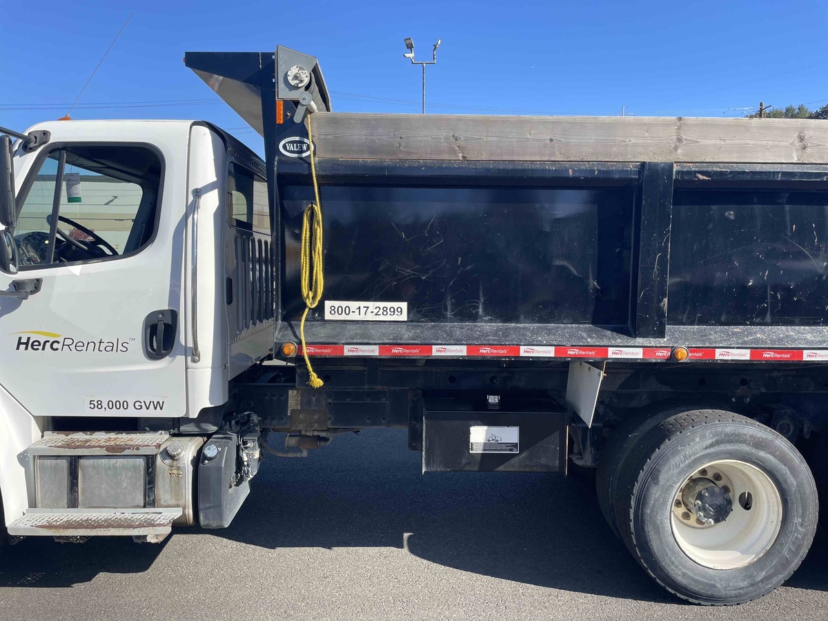 2018 Freightliner M2106-15