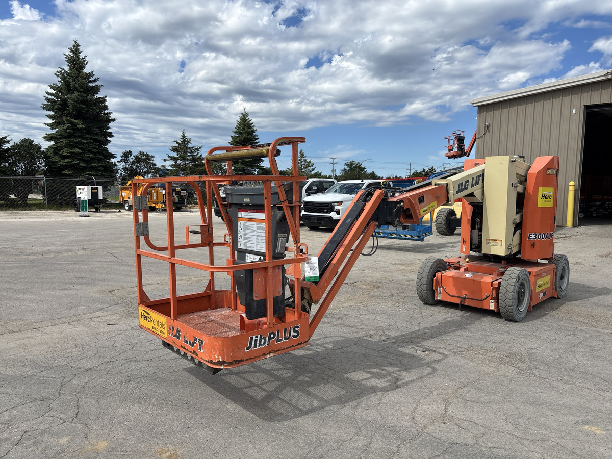 2017 JLG E300AJP