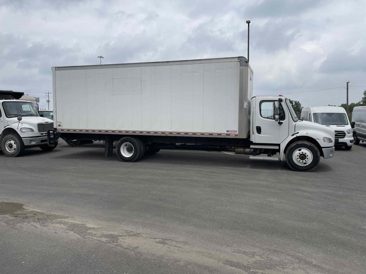2020 Freightliner M2106