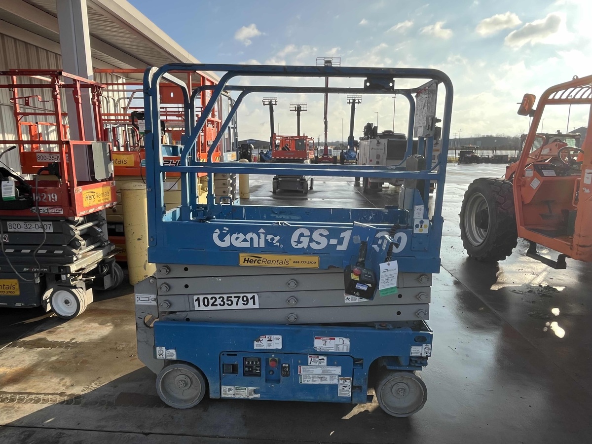 2018 Genie GS-1930 Electric Scissor Lift - 287 Hours thumbnail 3