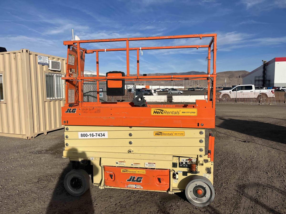 2017 JLG 2632ES