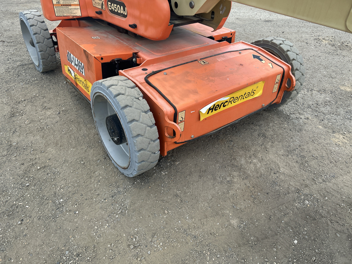 2017 JLG E450AJ-10
