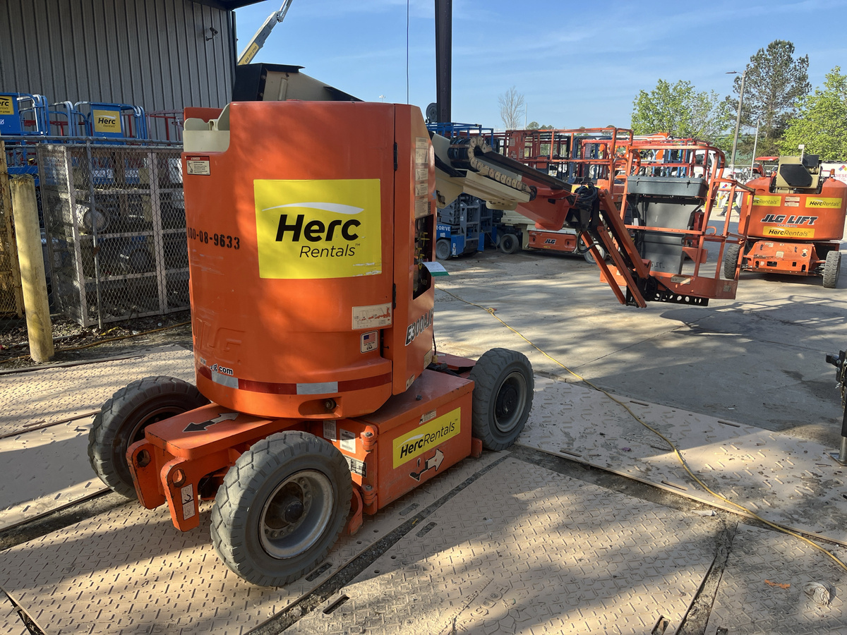 2016 JLG E300AJP-3