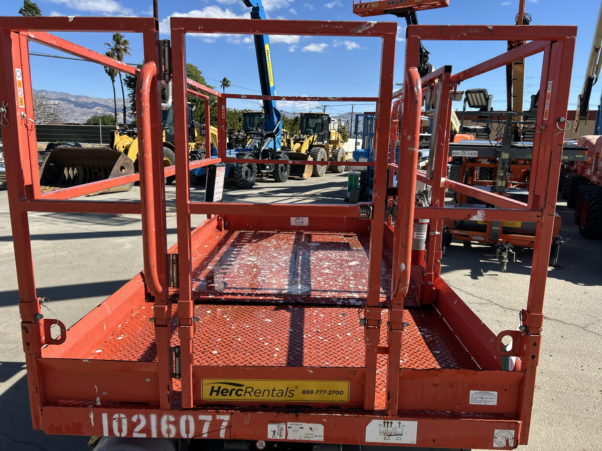 2017 Skyjack SJ-6826RT-5