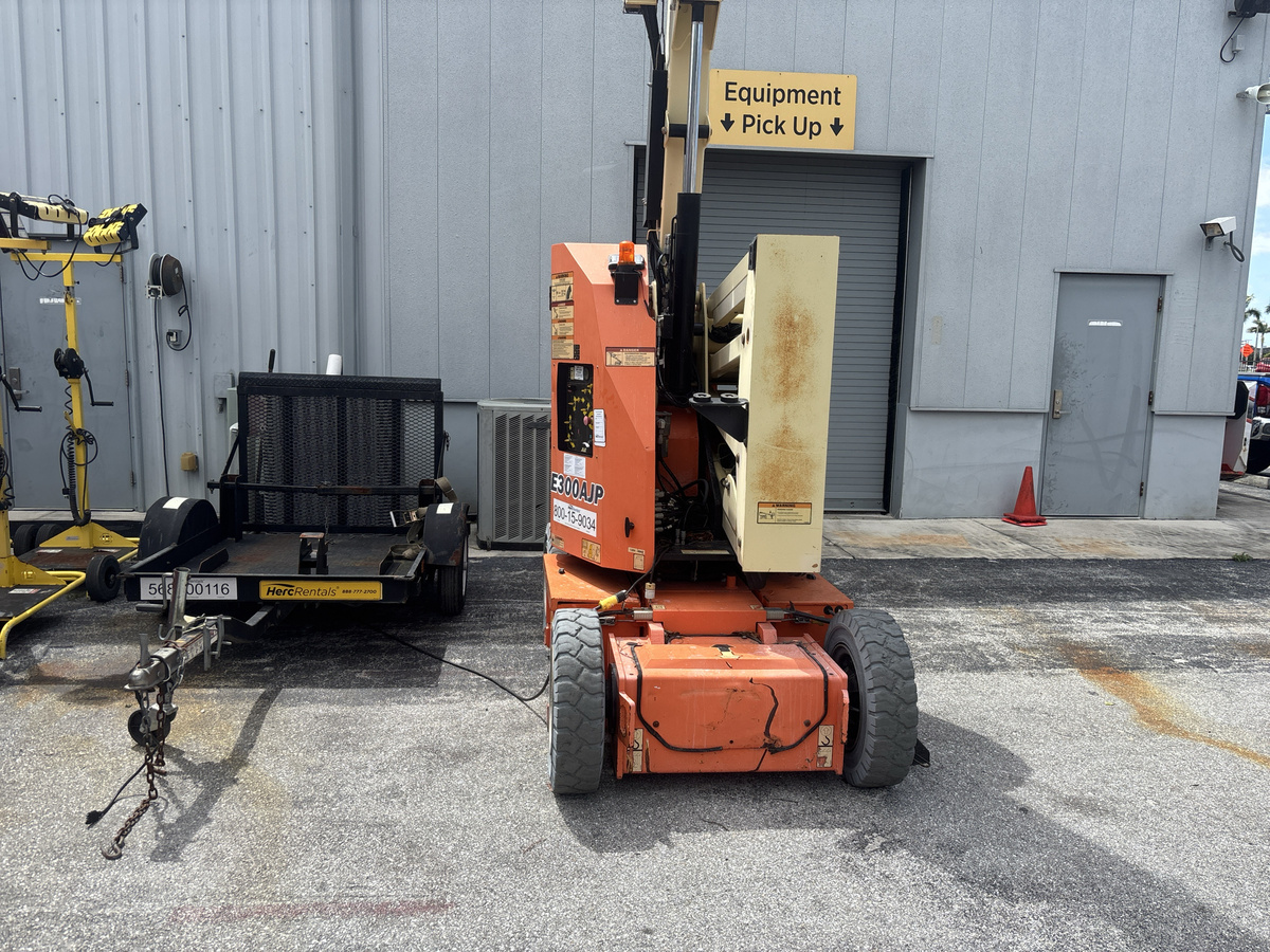 2017 JLG E300AJP-7