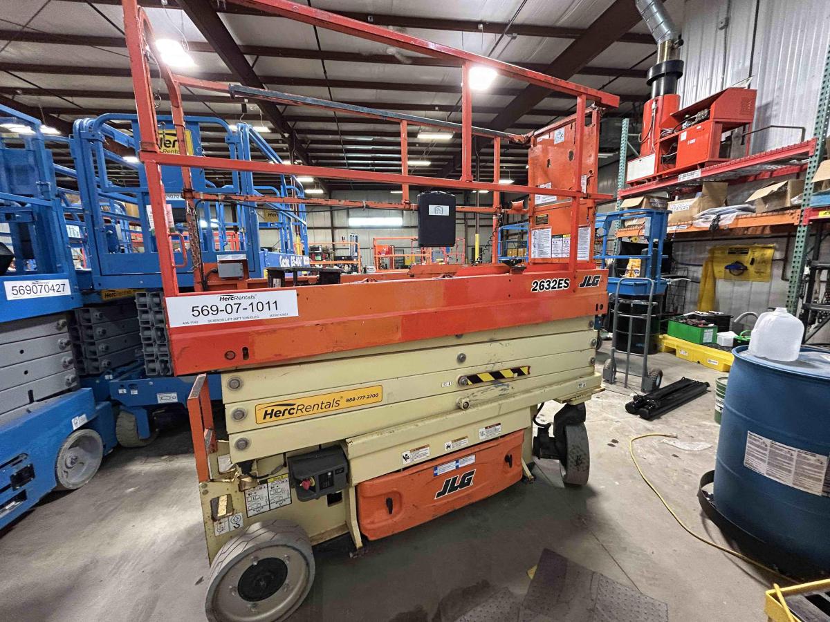 2017 JLG 2632ES