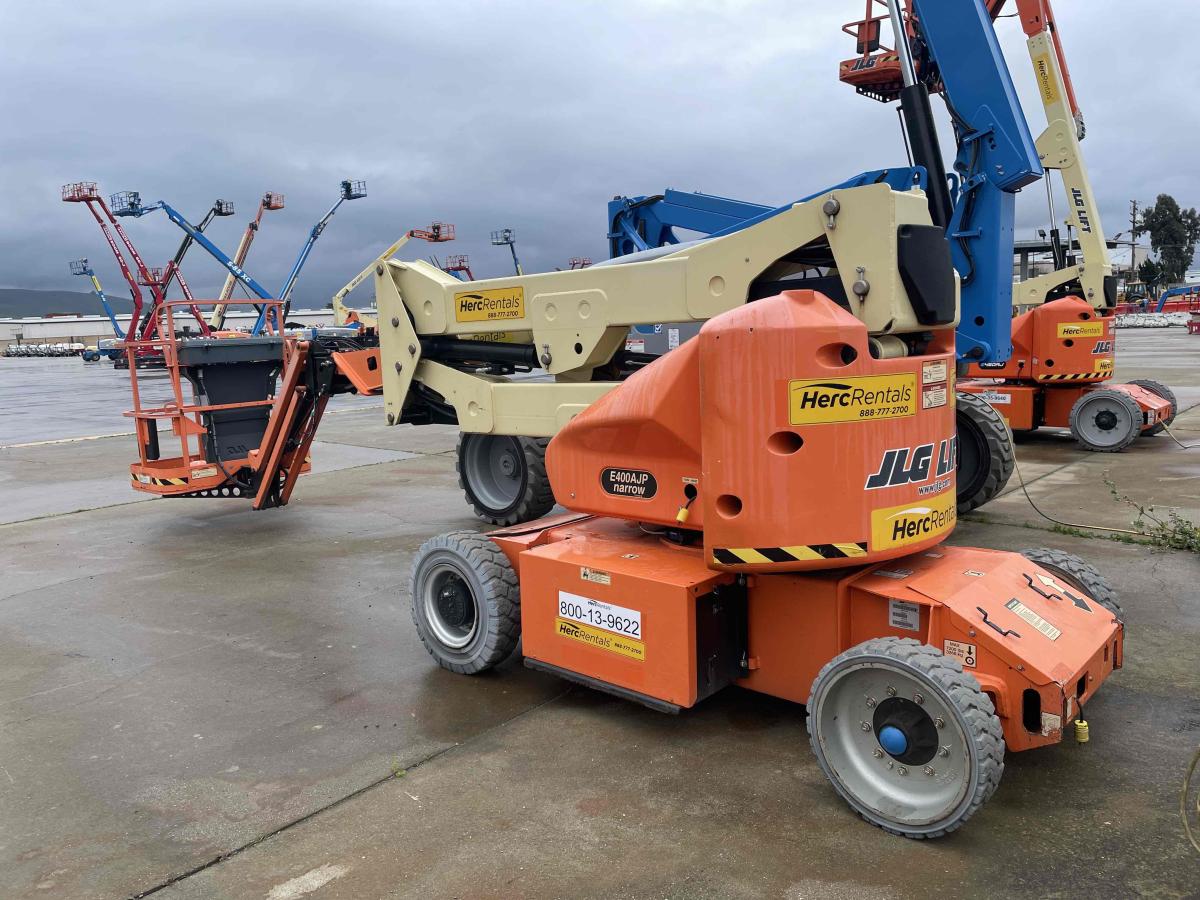 2017 JLG E400AJPN-2