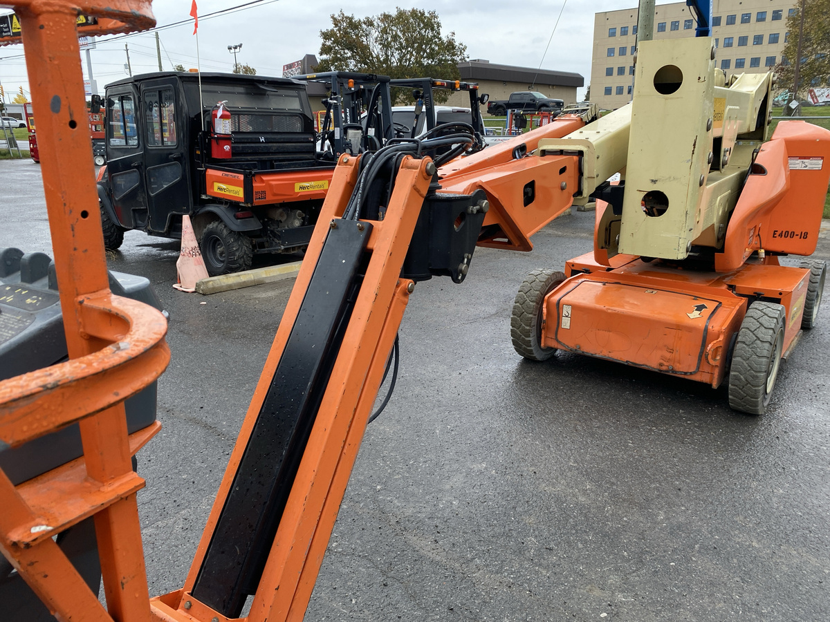 2015 JLG E400AJP-13