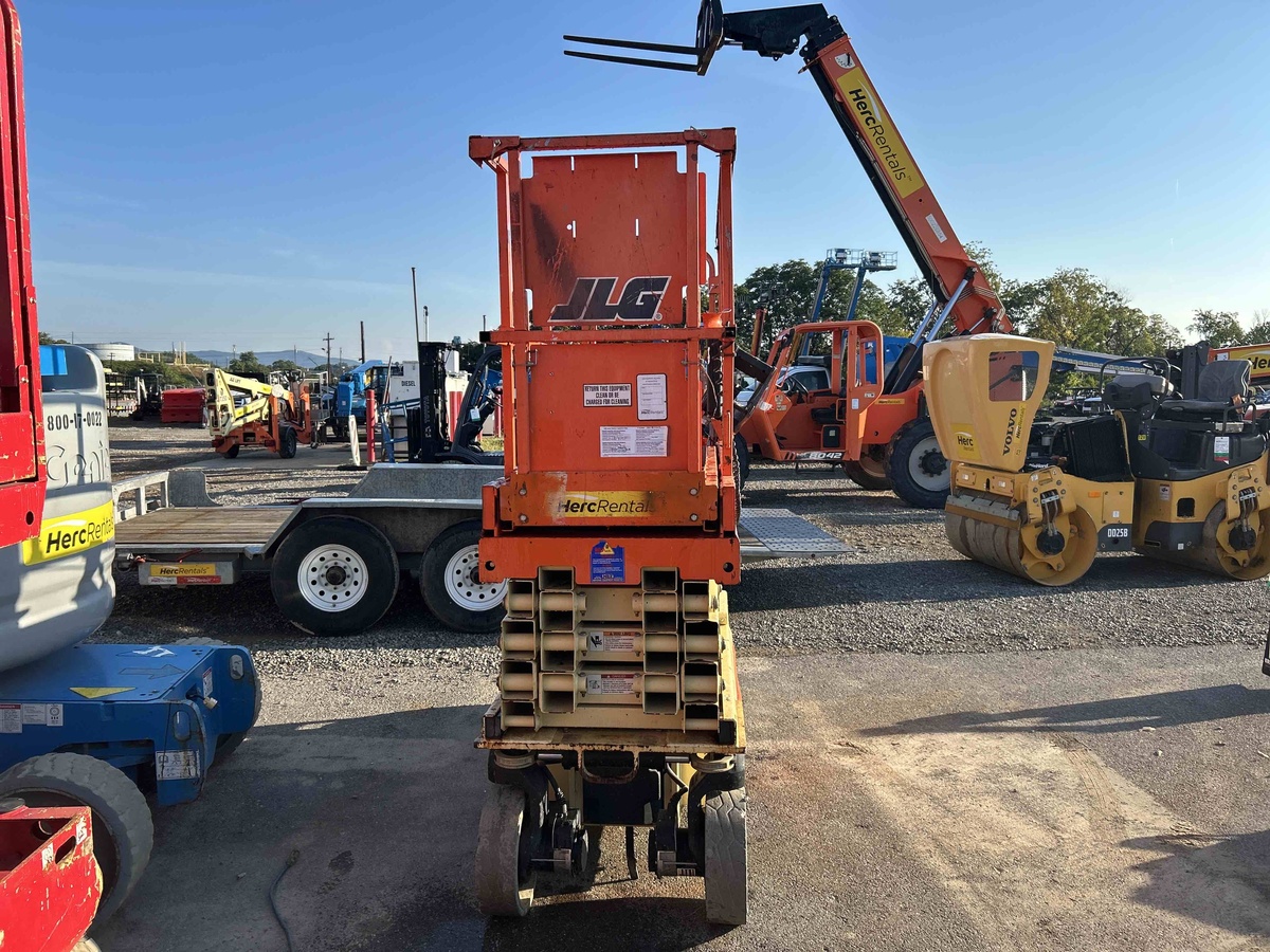 2017 JLG 2632ES-3