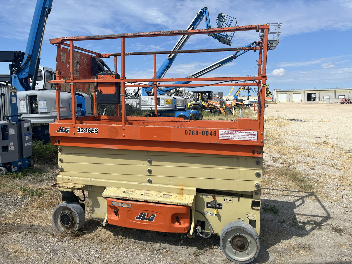 2018 JLG 3246ES-15