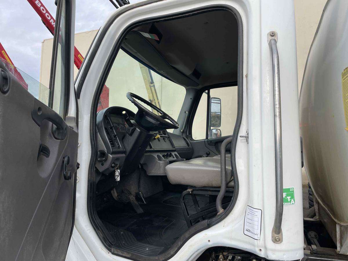 2018 Freightliner M2106