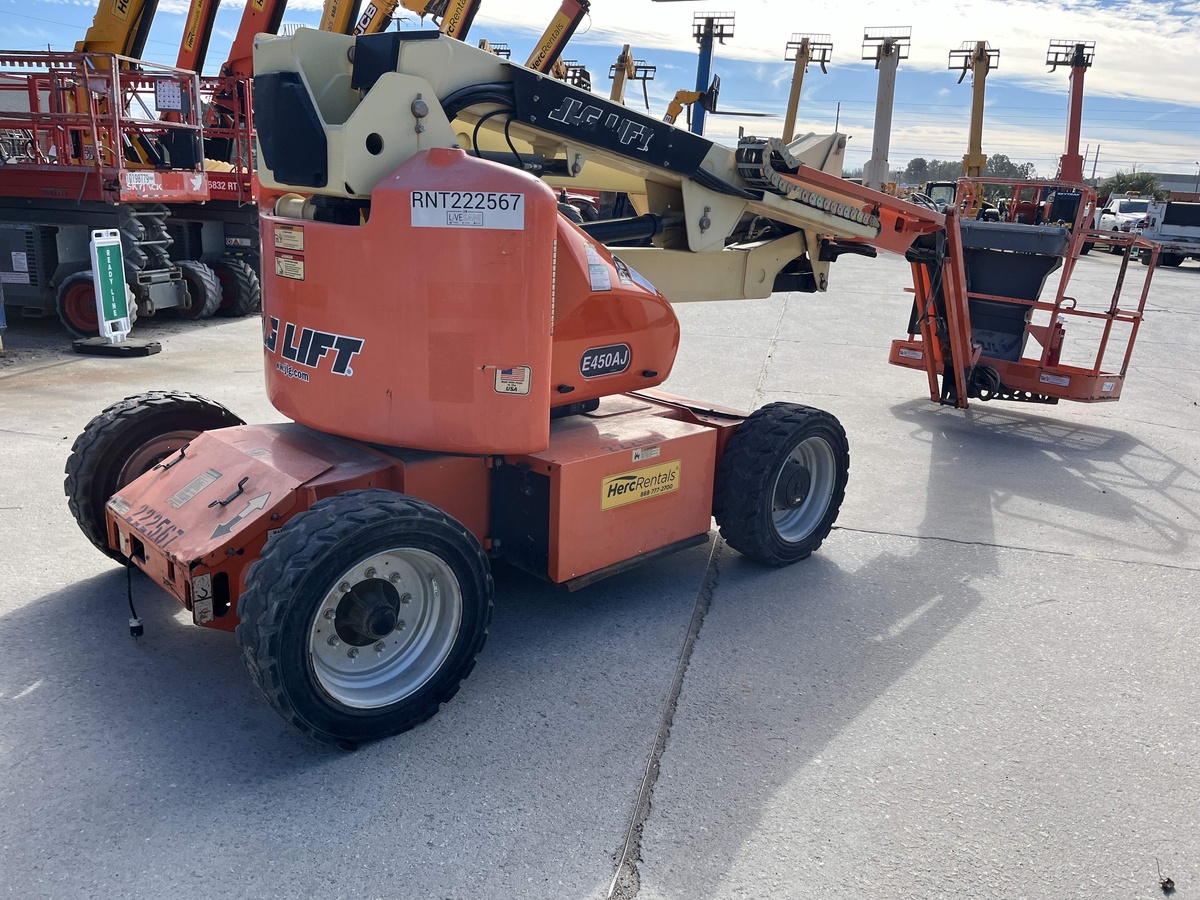 2016 JLG E450AJ-3