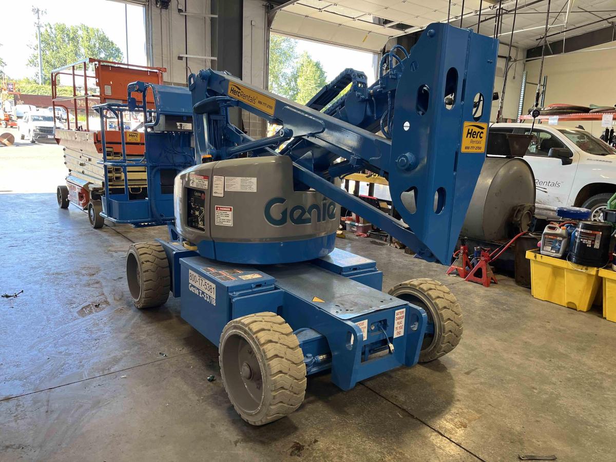 2017 Genie Z-33/18