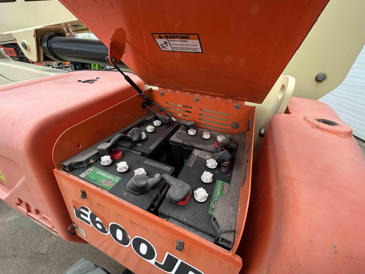 2014 JLG E600JP
