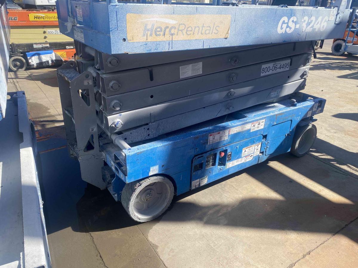 2015 Genie GS-3246