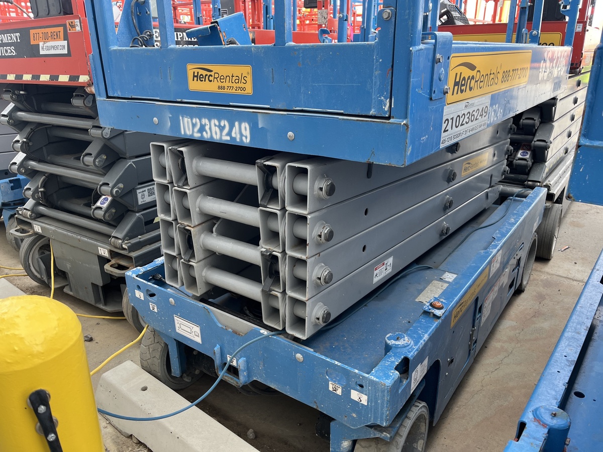 2018 Genie GS-3246-2