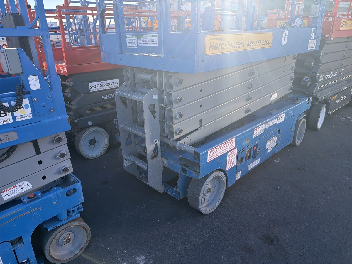 2017 Genie GS-3246-3