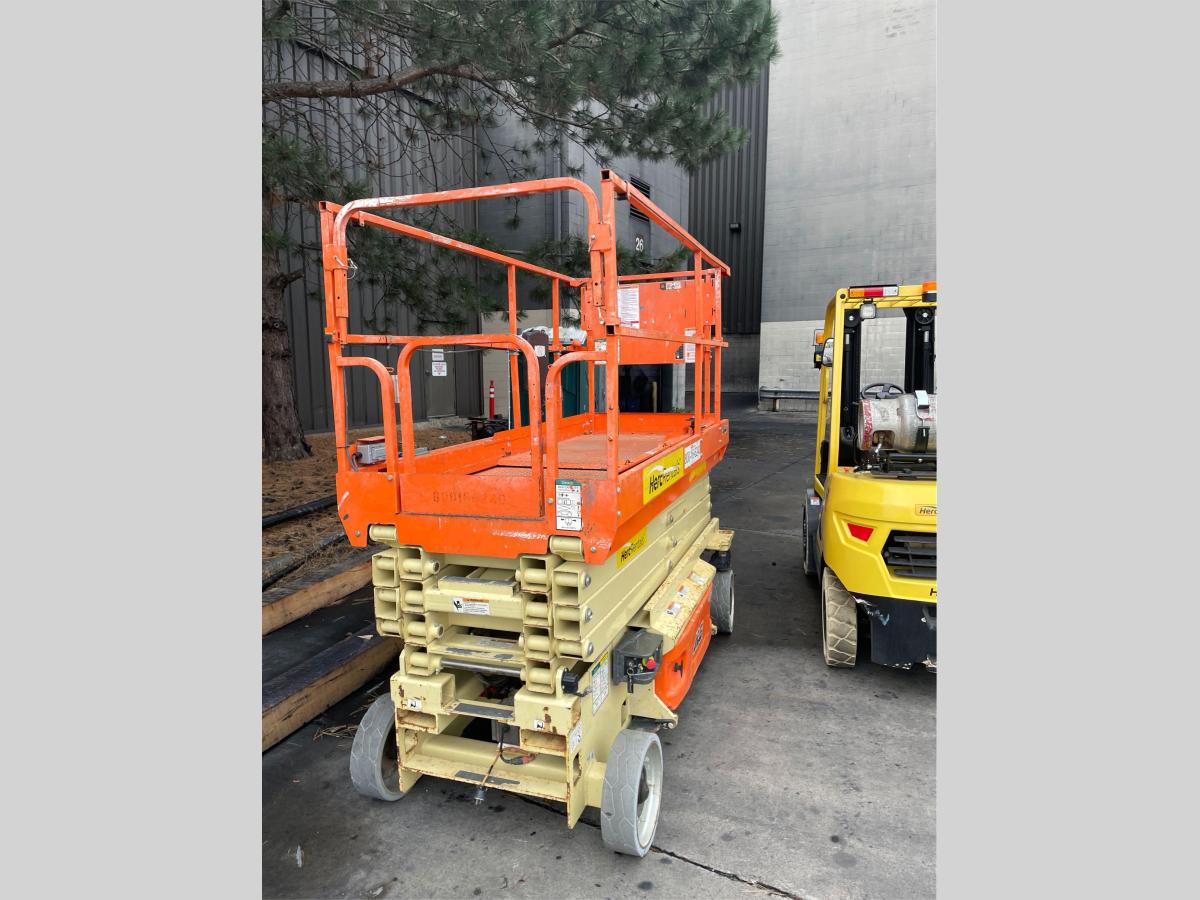 2017 JLG 3246ES