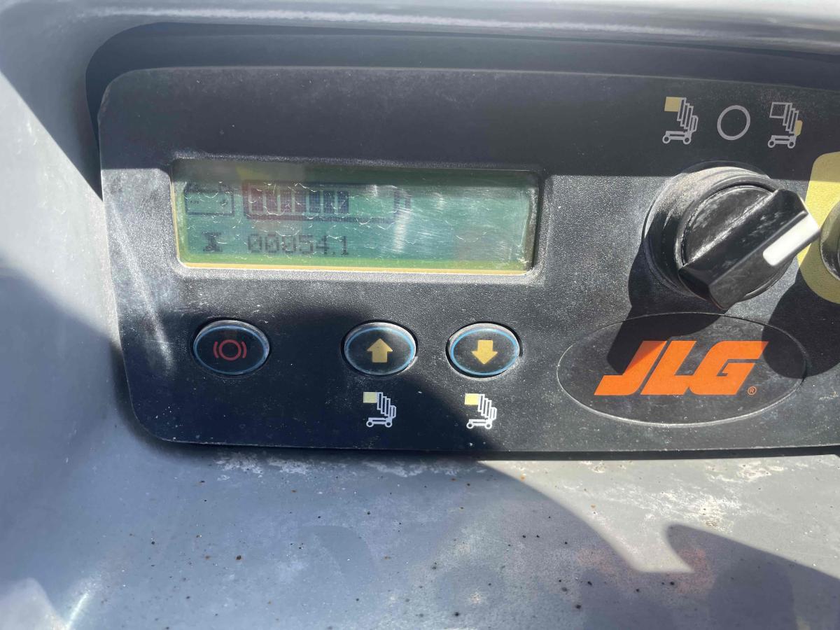2017 JLG 20MVL
