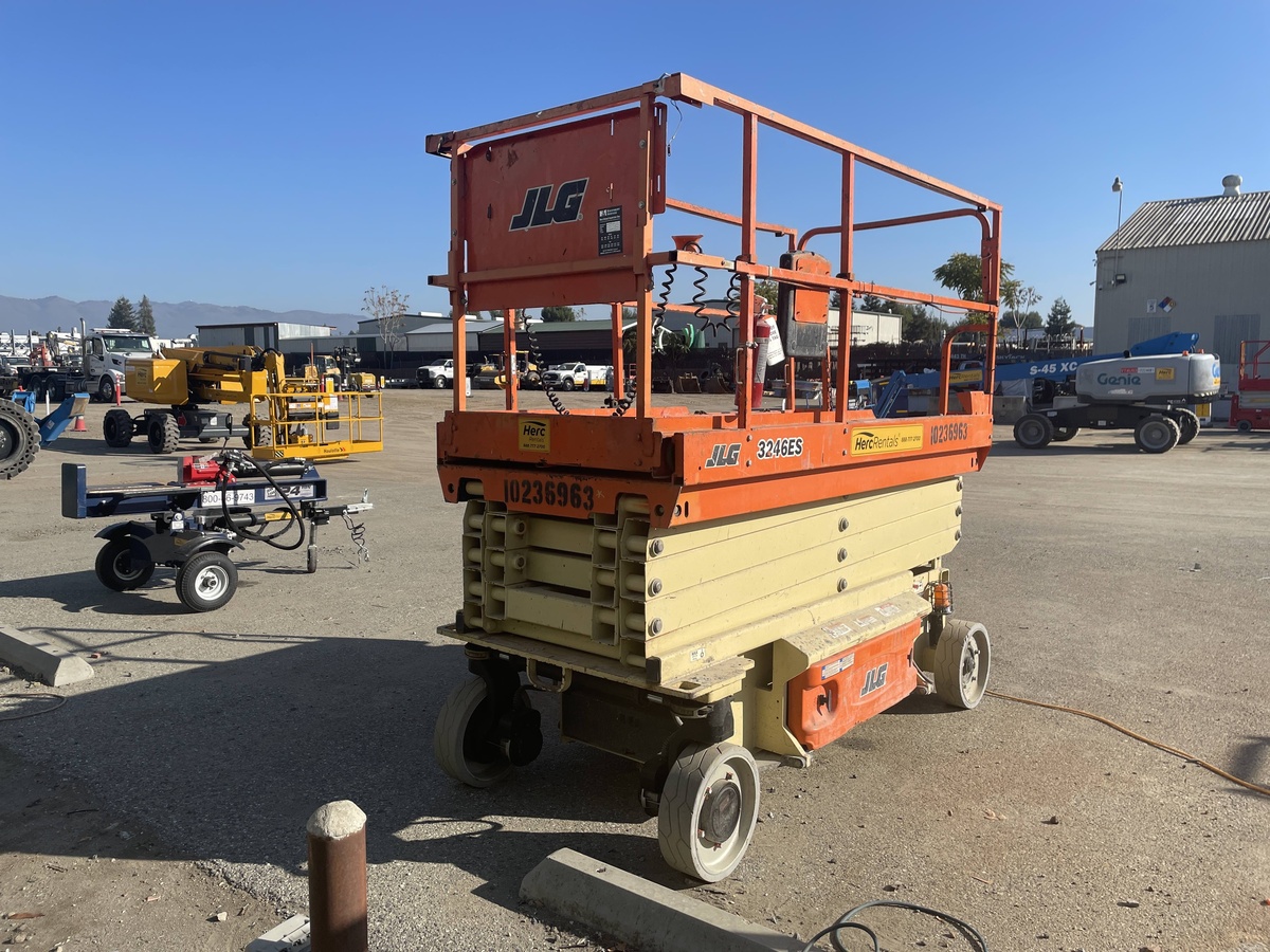 2018 JLG 3246ES-7