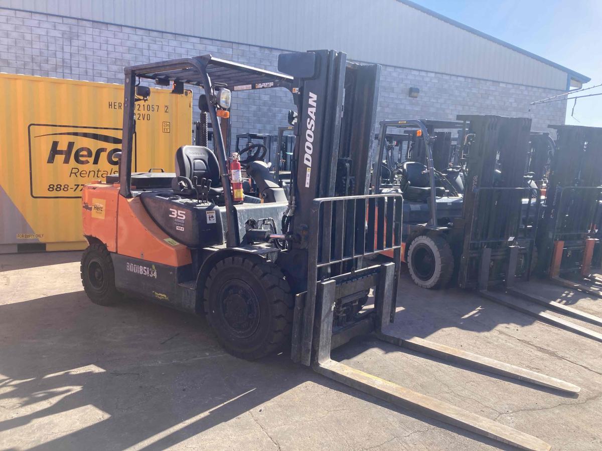 2017 Doosan D35S-7