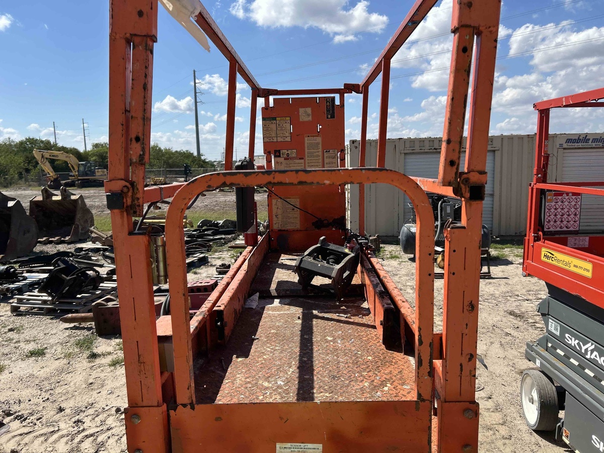 2017 JLG 2632ES-6