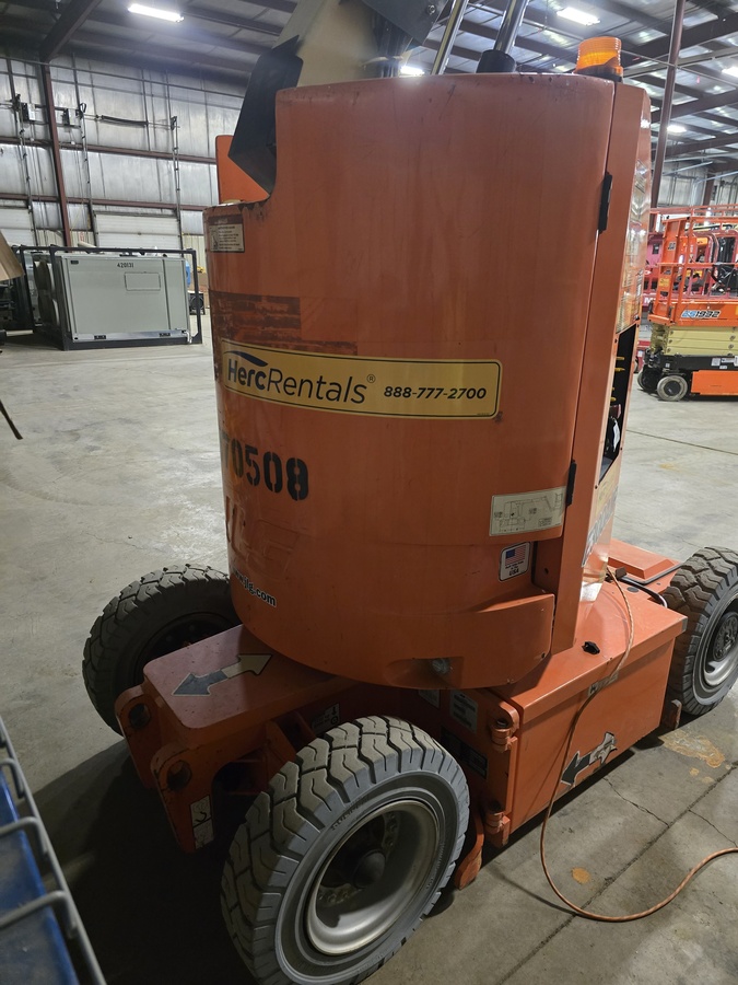 2017 JLG E300AJP-3