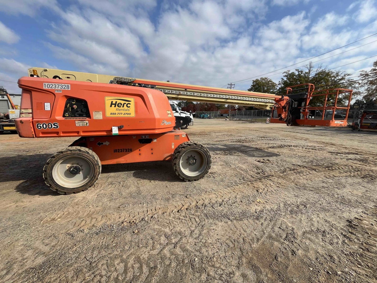 2018 JLG 600S