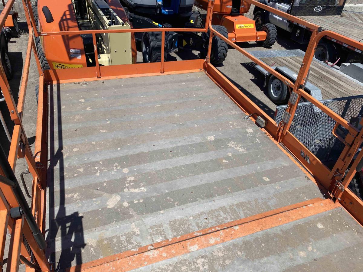 2017 JLG 4394RT