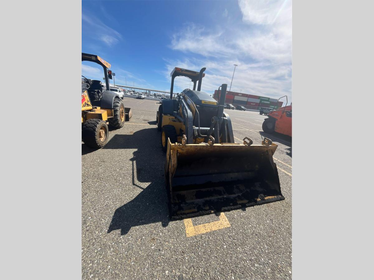 2015 John Deere 210L