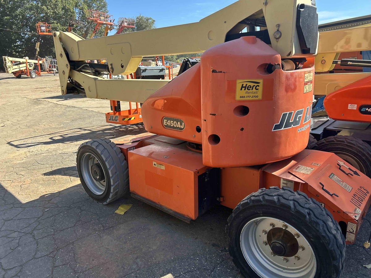 2016 JLG E450AJ-2