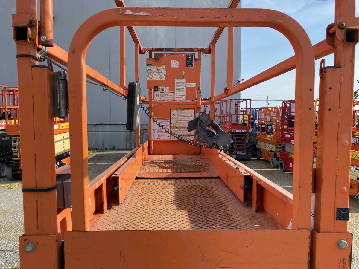 2017 JLG 2632ES-7