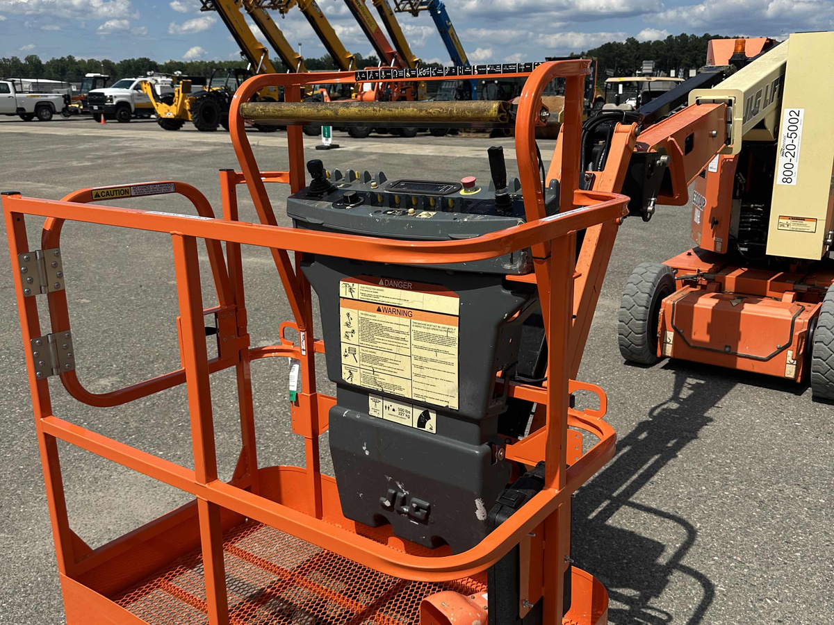 2018 JLG E300AJP-4