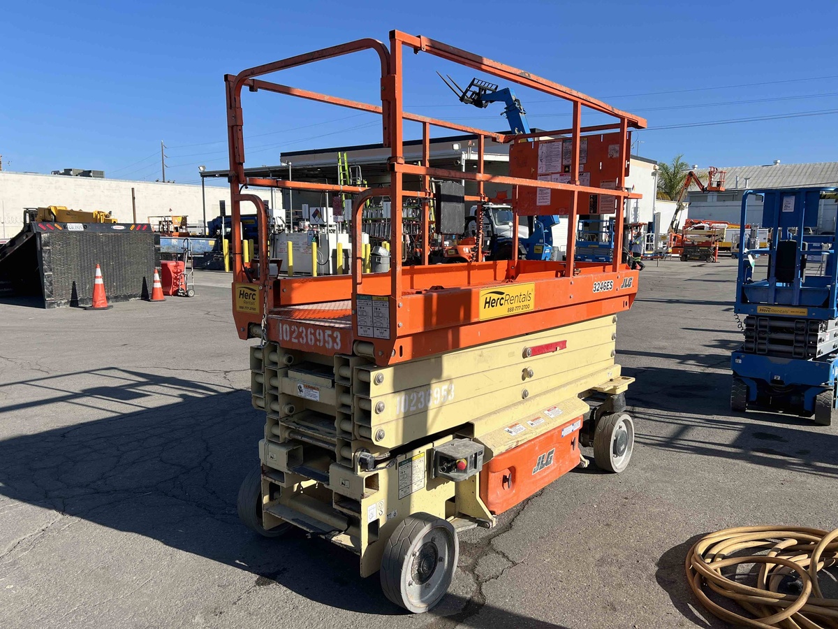 2018 JLG 3246ES-5