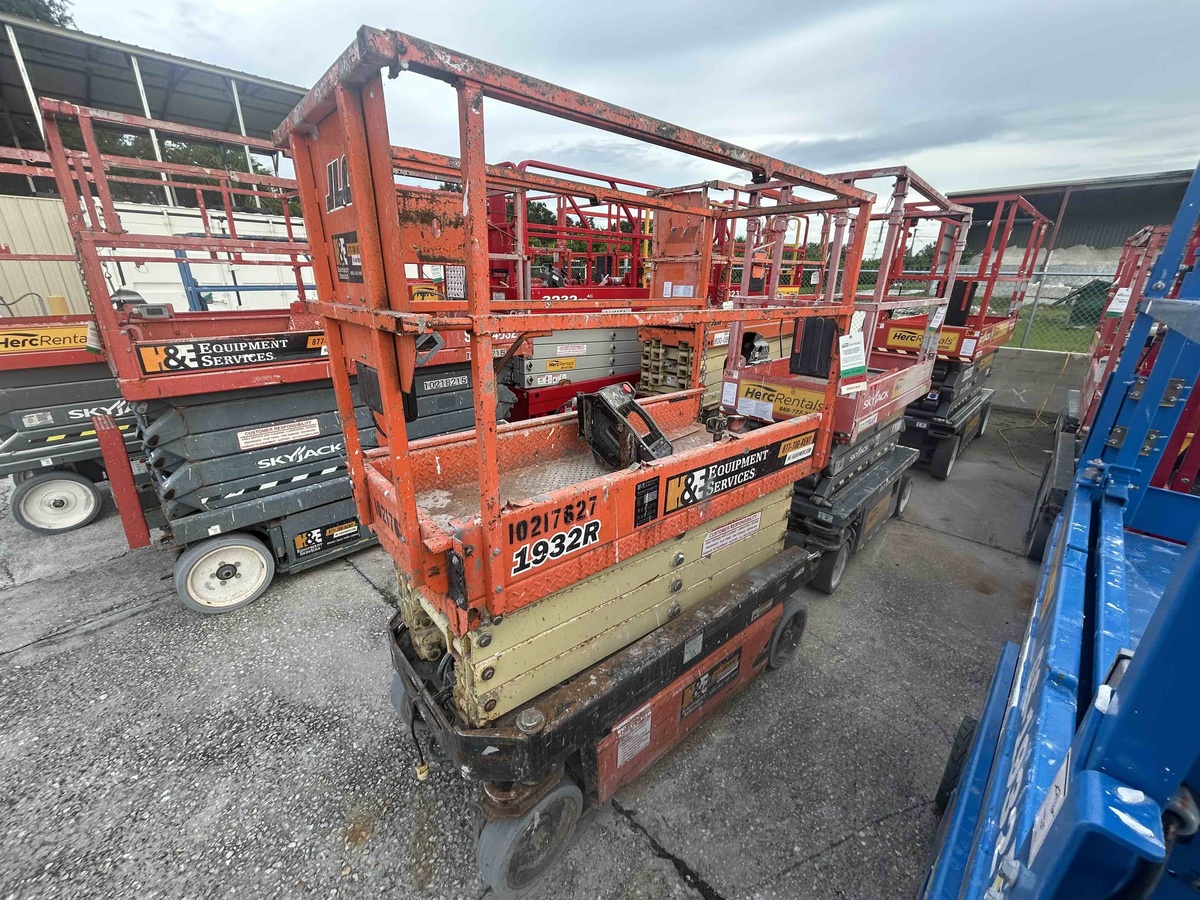 2017 JLG 1932R-4