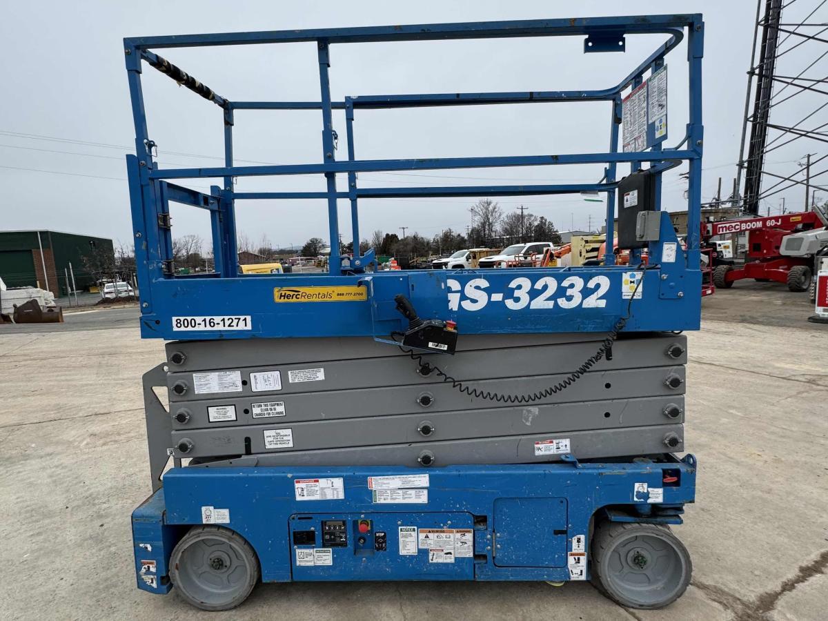 2017 Genie GS-3232-8