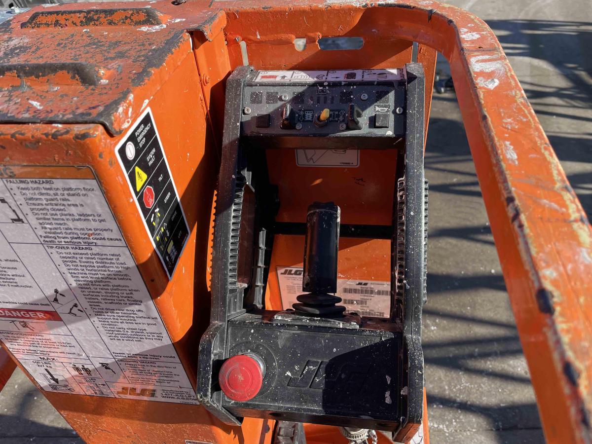2015 JLG 1230ES