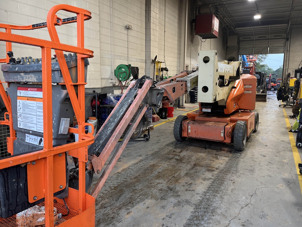 2014 JLG E400AJPN