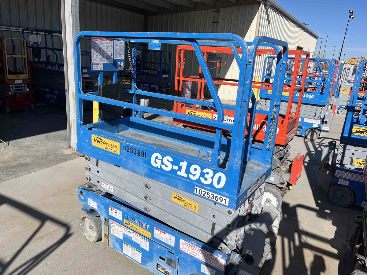 2018 Genie GS-1930