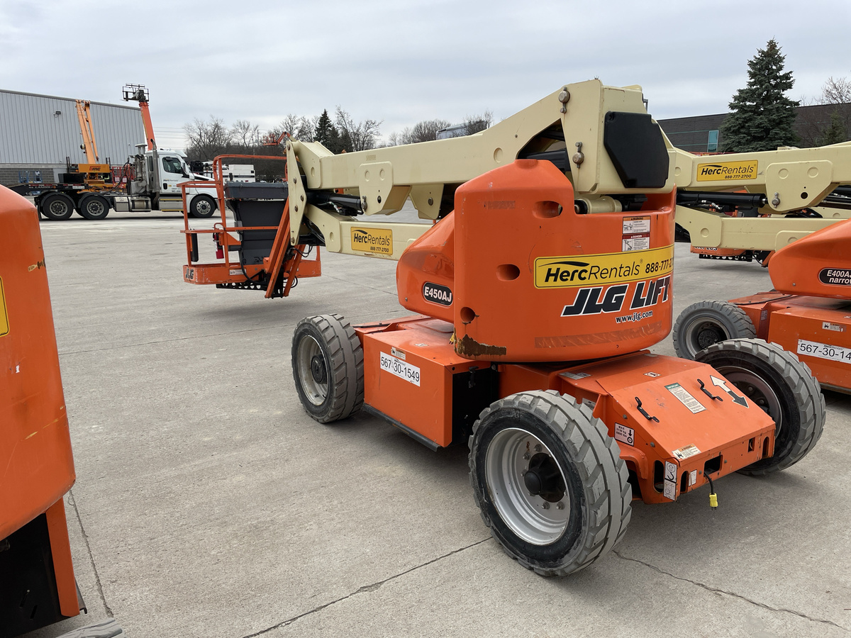 2015 JLG E450AJ-4