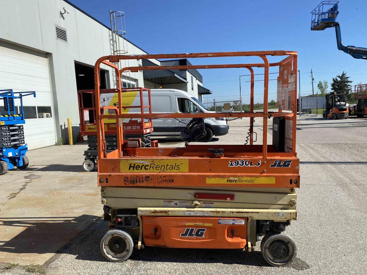 2017 JLG 1930ES