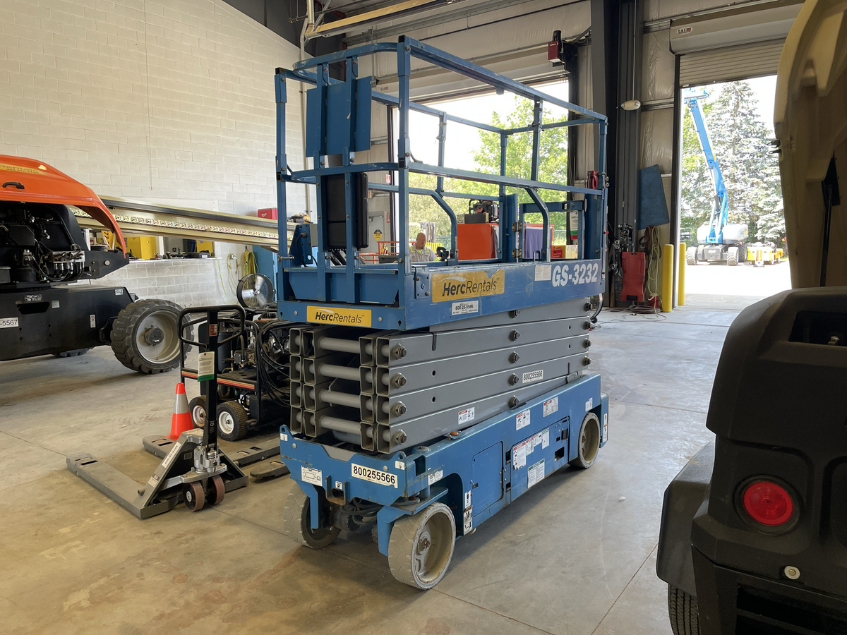 2019 Genie GS-3232