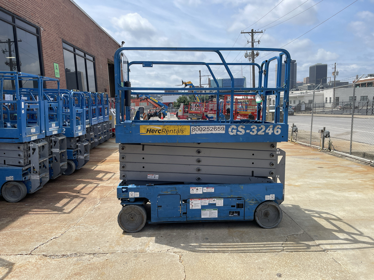 2019 Genie GS-3246 32 ft Electric Scissor Lift - 454 Hours thumbnail 5