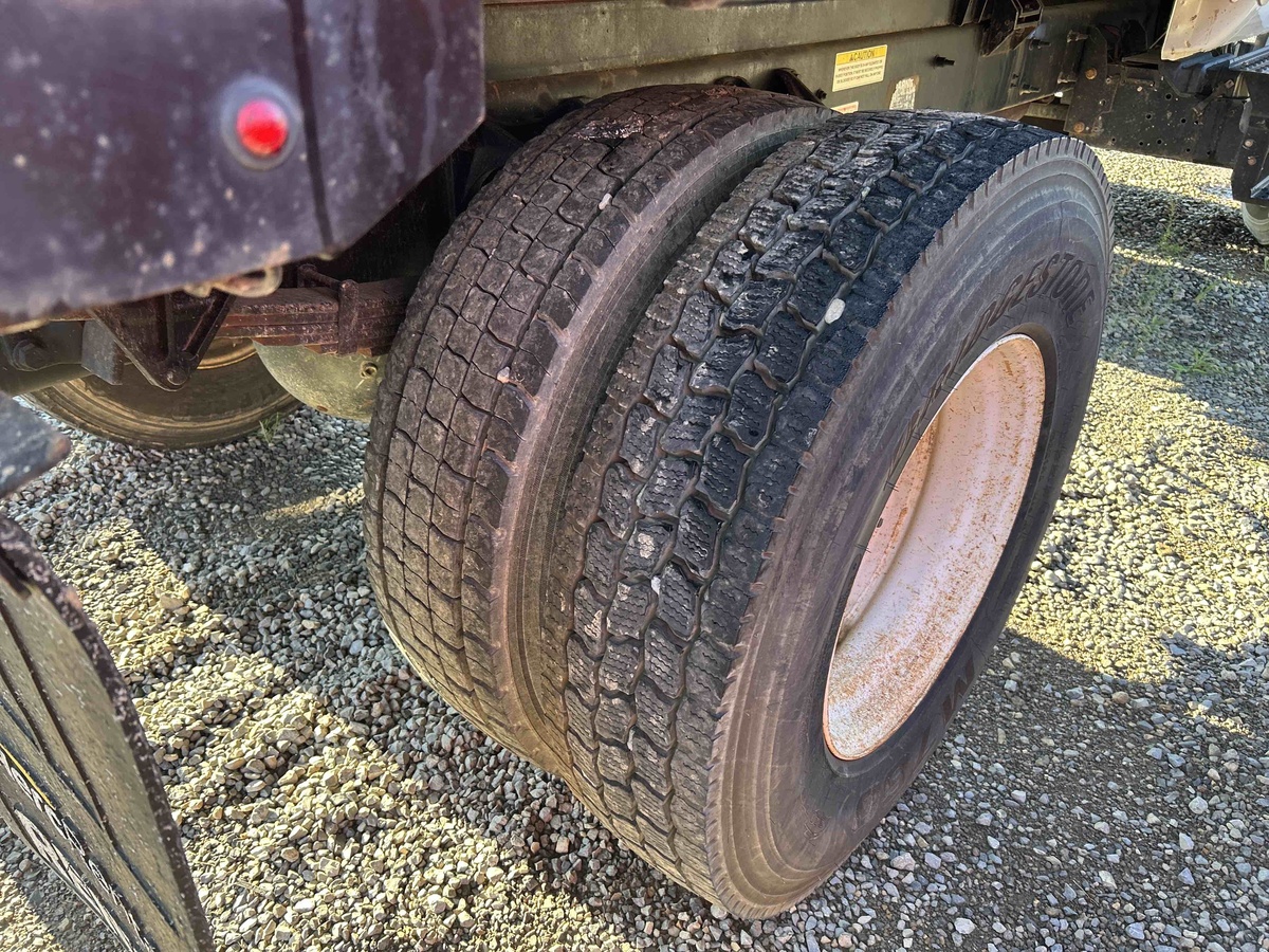 2015 Ford F650-5